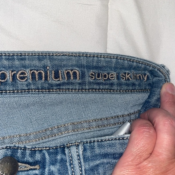 Gap Women's Blue Distressed Jeans size 6 - Picture 8 of 9